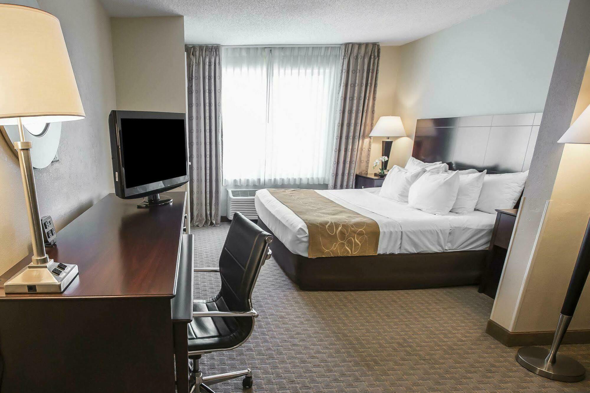 Comfort Suites University Area Notre Dame-Саут-Бенд Екстер'єр фото